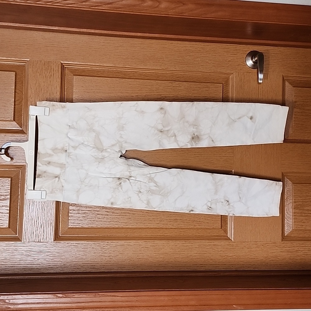 Calvin Klein Performance Leggings, Size Medium, White Marble Print, Great Shape